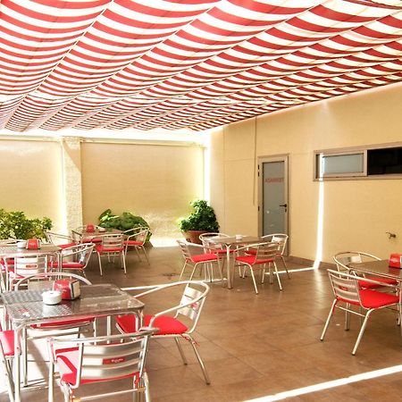 סנט אדריה דה בסוס Hotel Ciutat De Sant Adria מסעדה תמונה