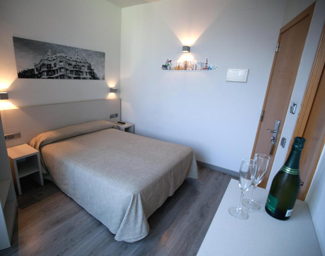 סנט אדריה דה בסוס Hotel Ciutat De Sant Adria מראה חיצוני תמונה