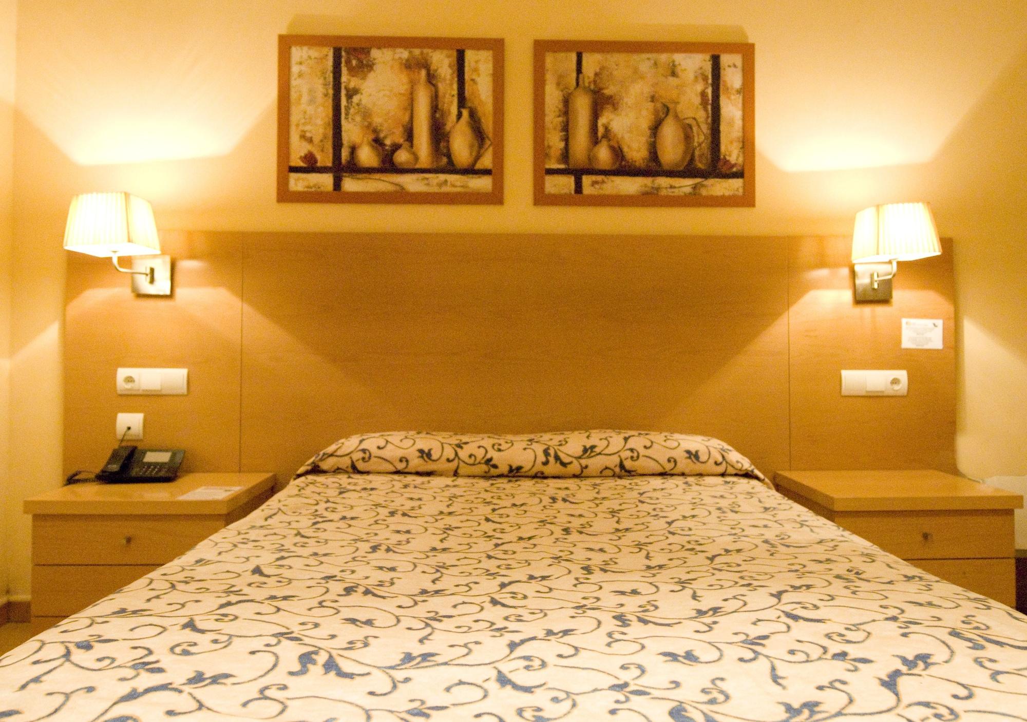 סנט אדריה דה בסוס Hotel Ciutat De Sant Adria מראה חיצוני תמונה