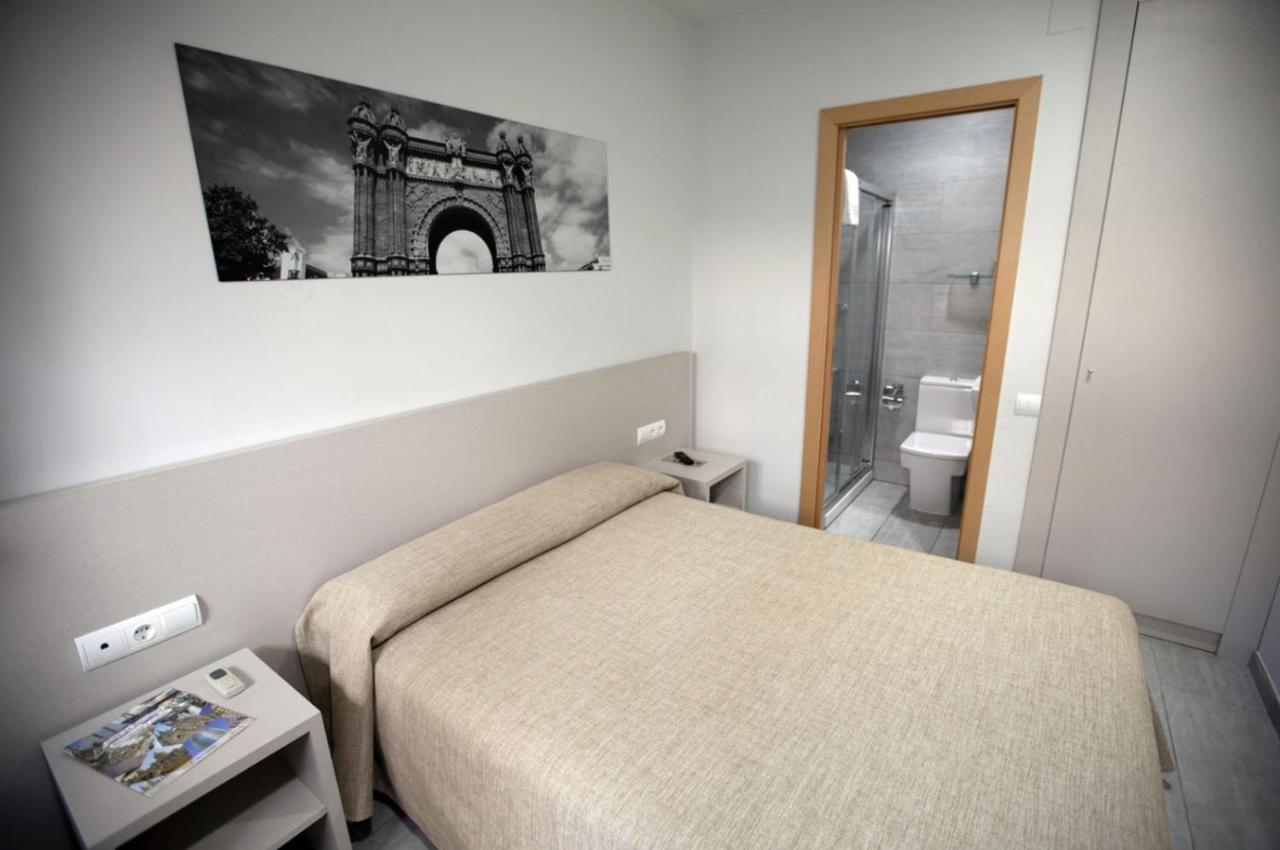 סנט אדריה דה בסוס Hotel Ciutat De Sant Adria מראה חיצוני תמונה