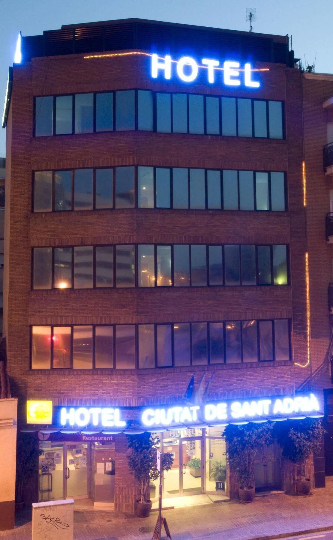 סנט אדריה דה בסוס Hotel Ciutat De Sant Adria מראה חיצוני תמונה
