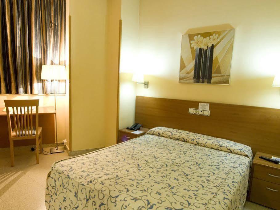 סנט אדריה דה בסוס Hotel Ciutat De Sant Adria מראה חיצוני תמונה