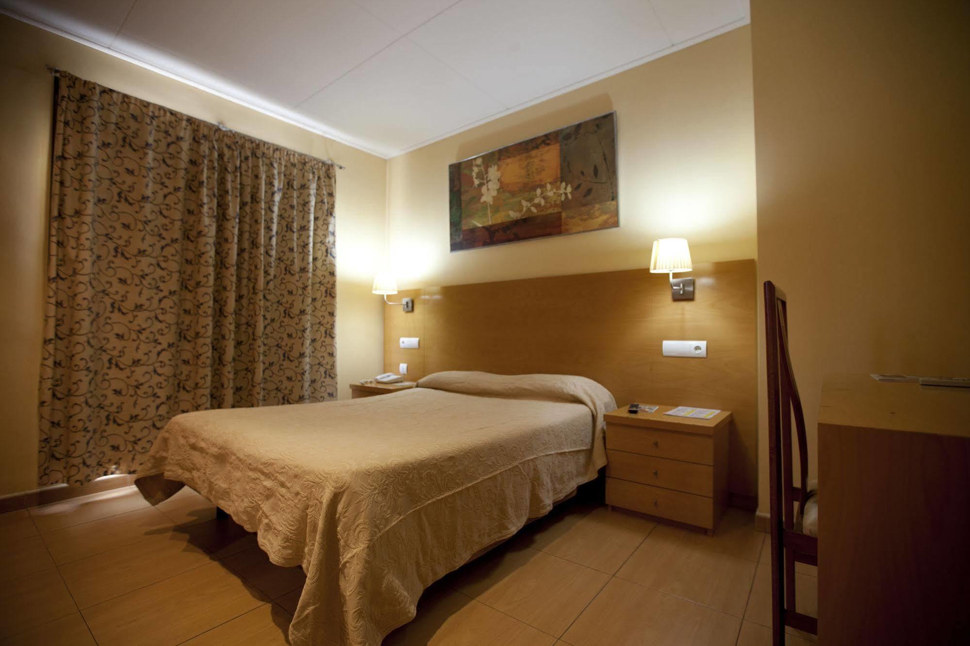 סנט אדריה דה בסוס Hotel Ciutat De Sant Adria מראה חיצוני תמונה